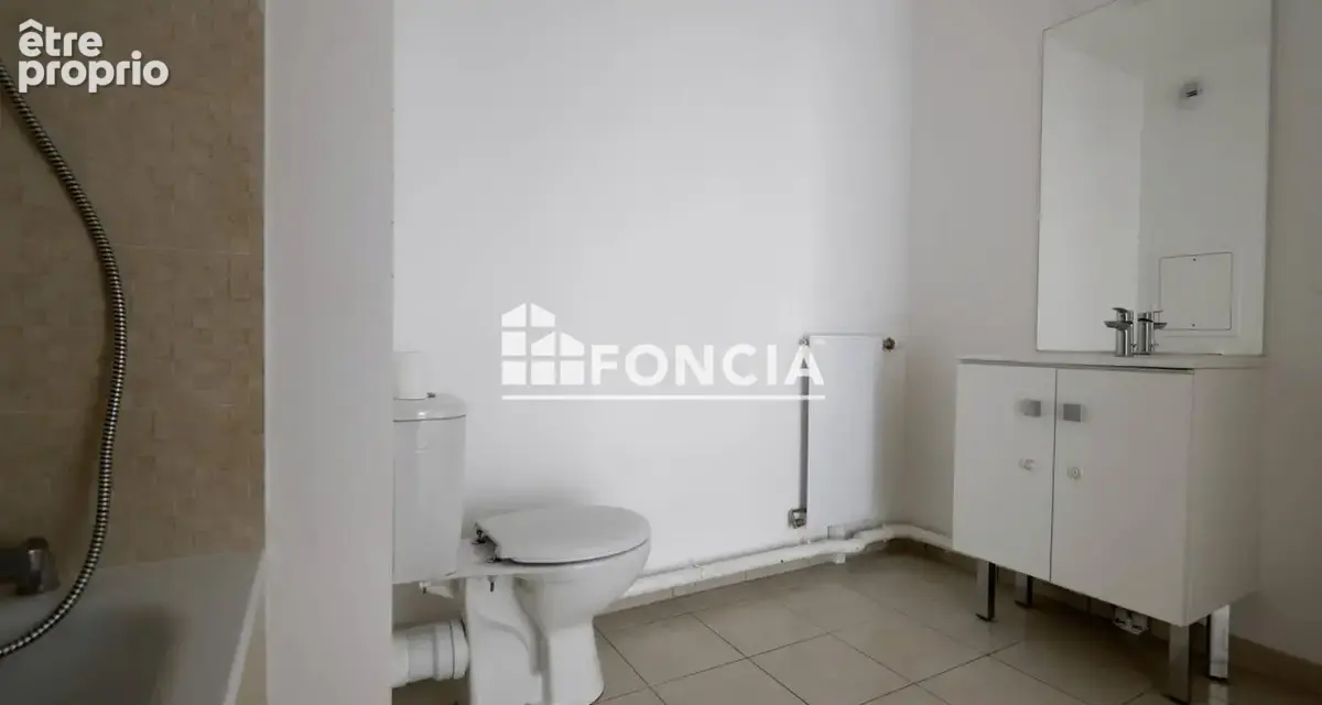 MELUN : Dans une résidence récente de 2020, découvrez ce bel appartement 3 pièces de 60 m² avec terrasse, vue dégagée et place d - photo 4