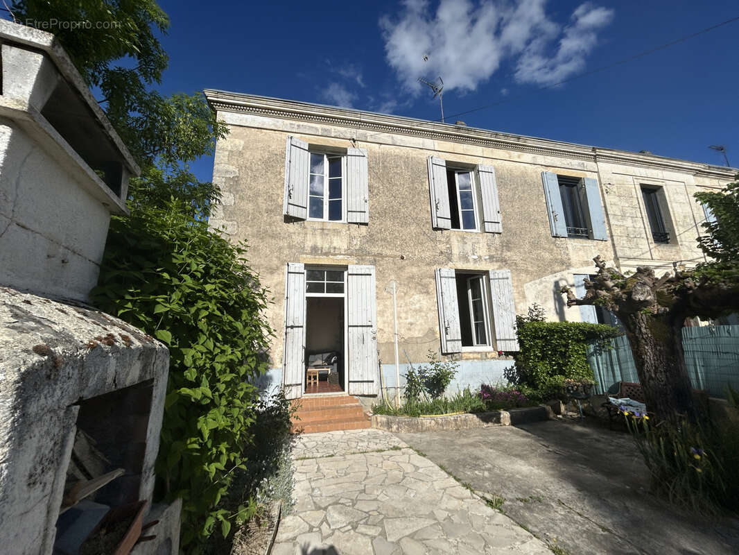 Maison à SAINTE-CROIX-DU-MONT