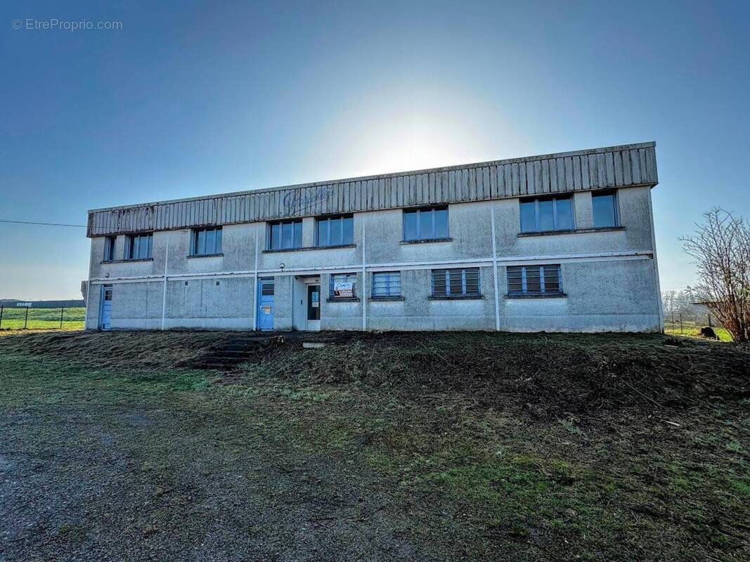 Photo 1 - Commerce à ETAIN