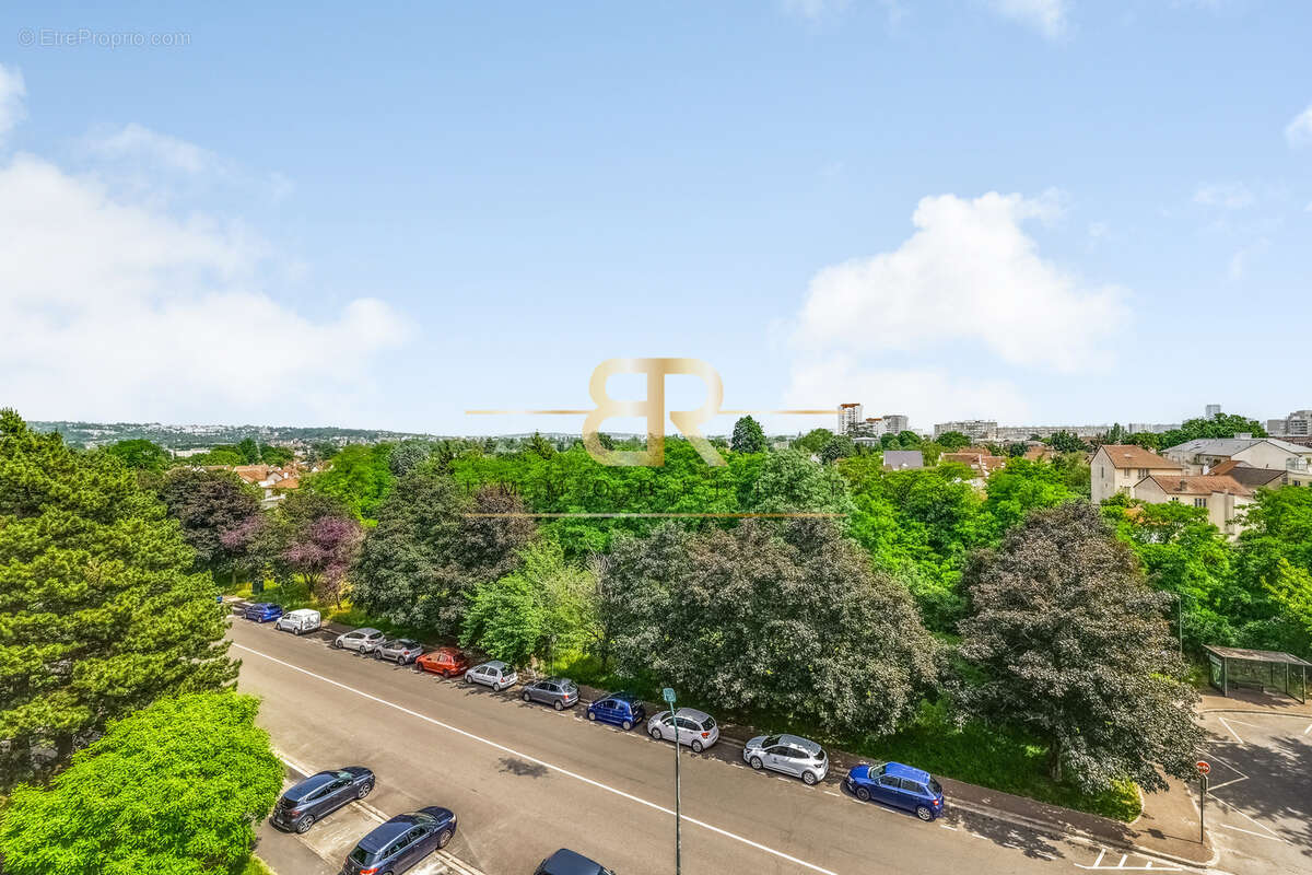 Balcon / lumineux / vue dégagée / parking - photo 12