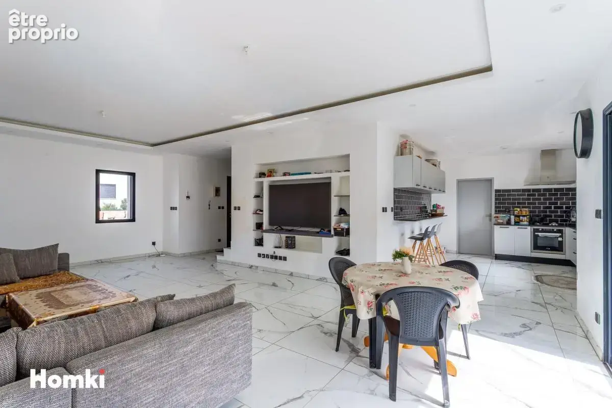 Maison contemporaine de 140 m2 sur terrain de 866 m2 - photo 4