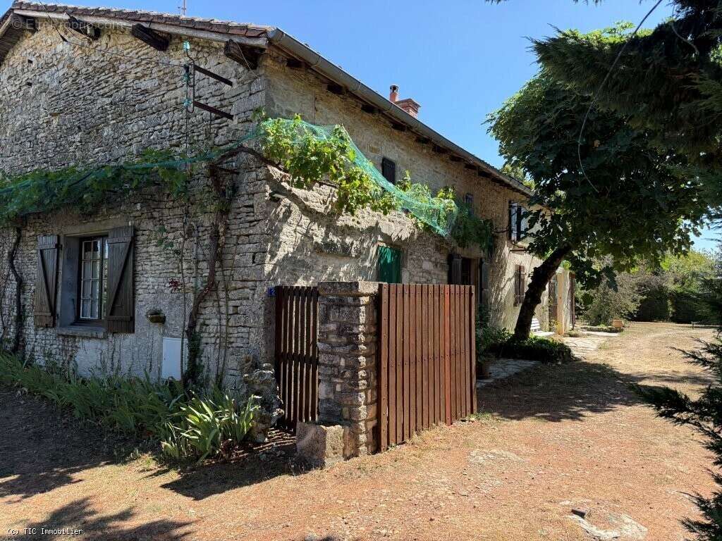 Maison de Campagne au Calme Avec 3 Chambres et Terrain - photo 4