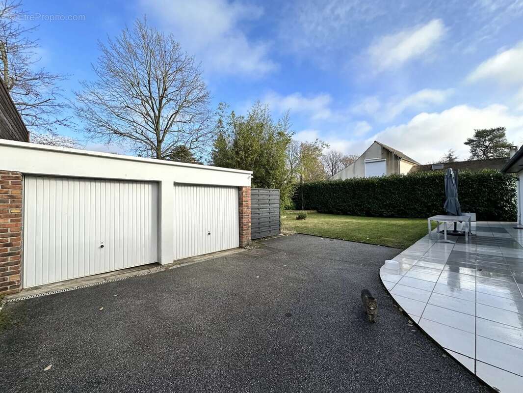 Maison à LE MESNIL-SAINT-DENIS