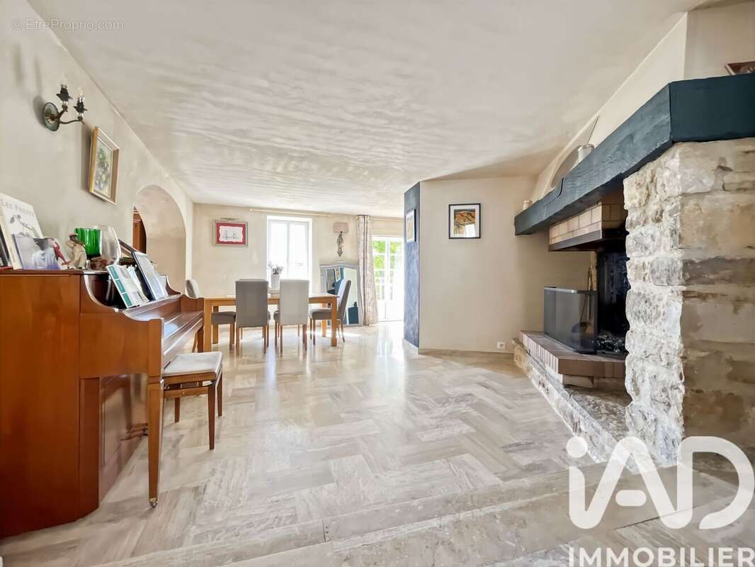 Maison 185 m² à Goudargues  - photo 5