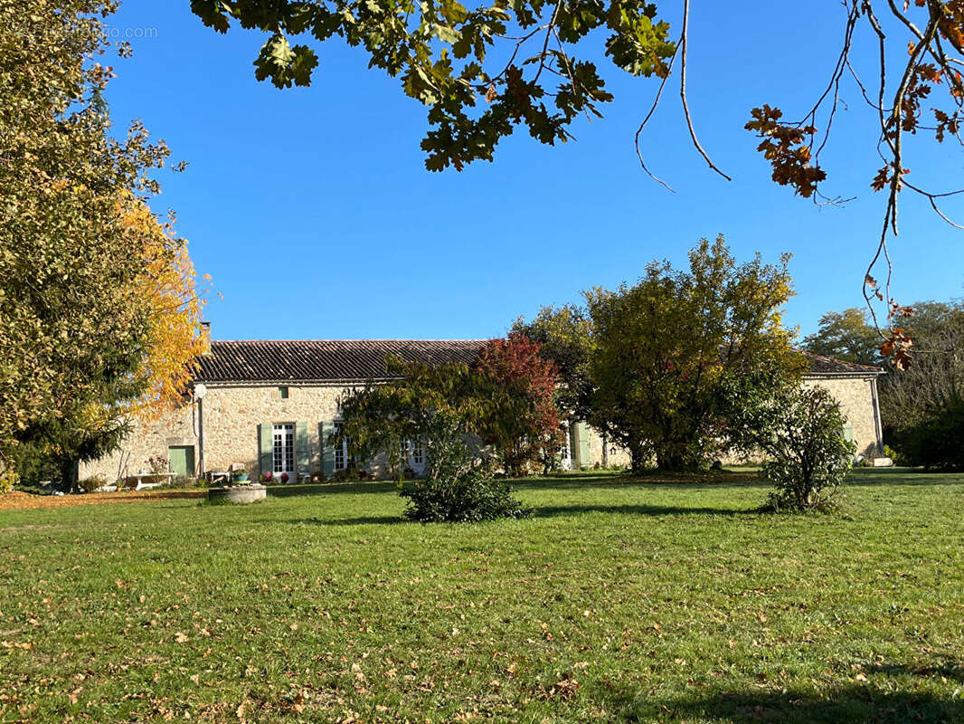 Maison à MONTPEYROUX