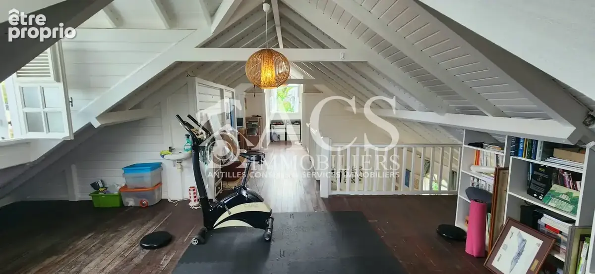 Villa créole T4 avec mezzanine, piscine et vue mer - photo 2