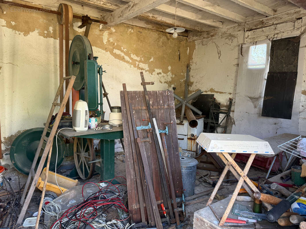 Auv 1227 : Maison de bourg à rénover, jardin, garages et grange - photo 92