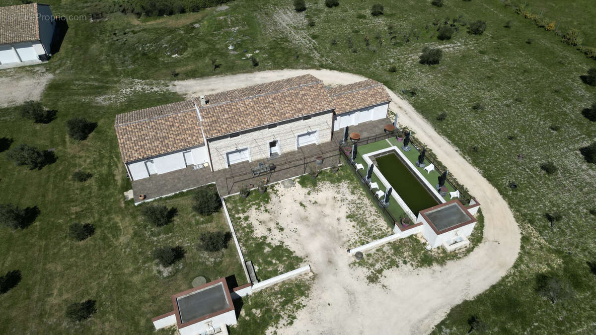 Maison à PERNES-LES-FONTAINES