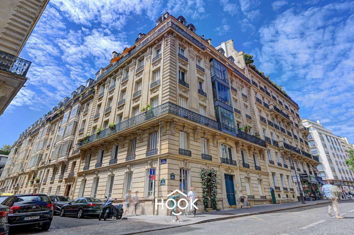 Appartement à PARIS-16E