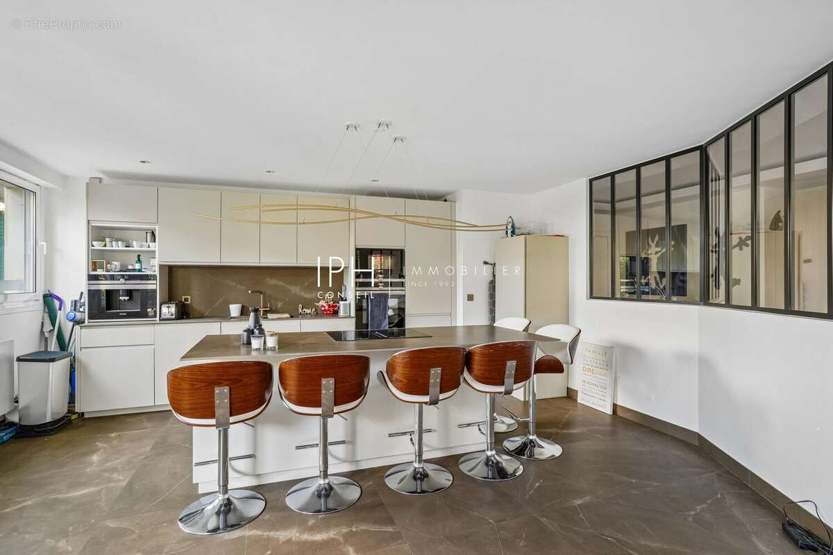 Appartement à NEUILLY-SUR-SEINE