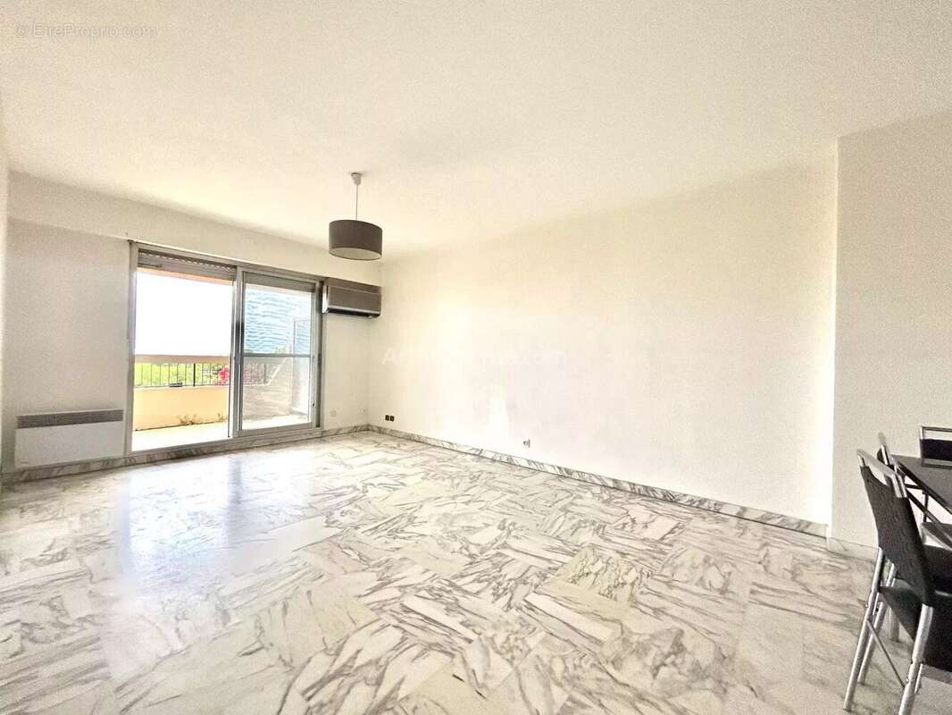 Appartement à VILLENEUVE-LOUBET