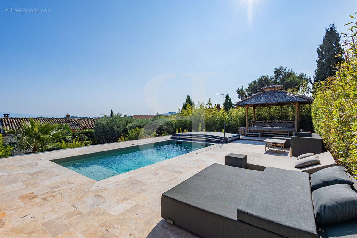 Maison à L&#039;ISLE-SUR-LA-SORGUE