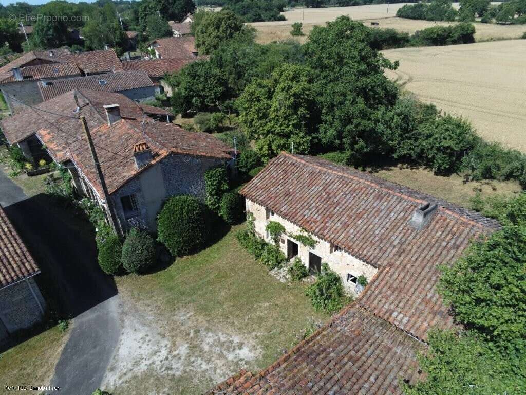 Maison à CHAMPAGNE-MOUTON