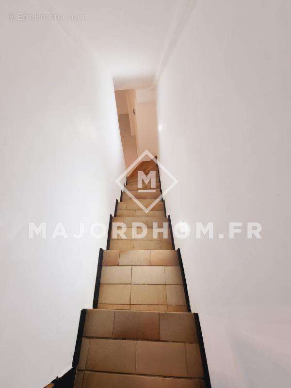 Appartement à MARSEILLE-1E