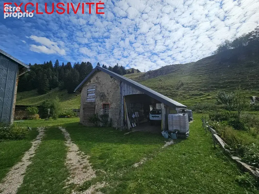 Haut-Jura : authentique ferme en pierre isolé sur terrain de plus de 30 Hectares - photo 5