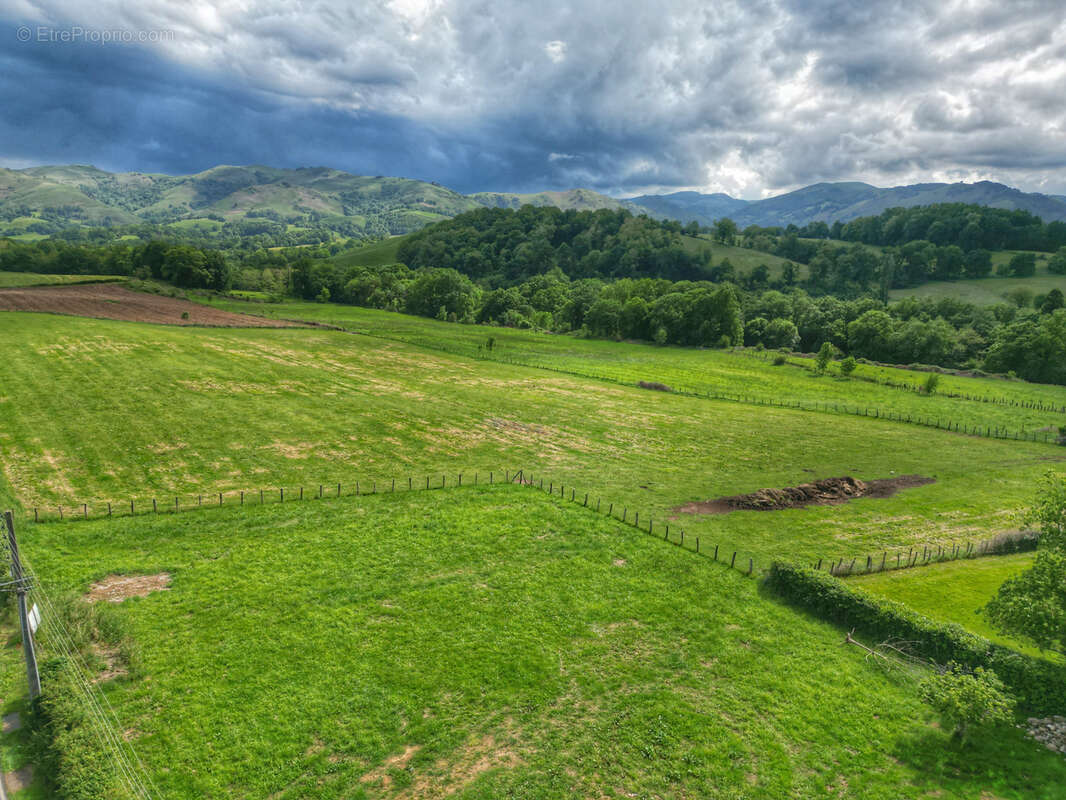 Terrain à SAINT-JEAN-PIED-DE-PORT