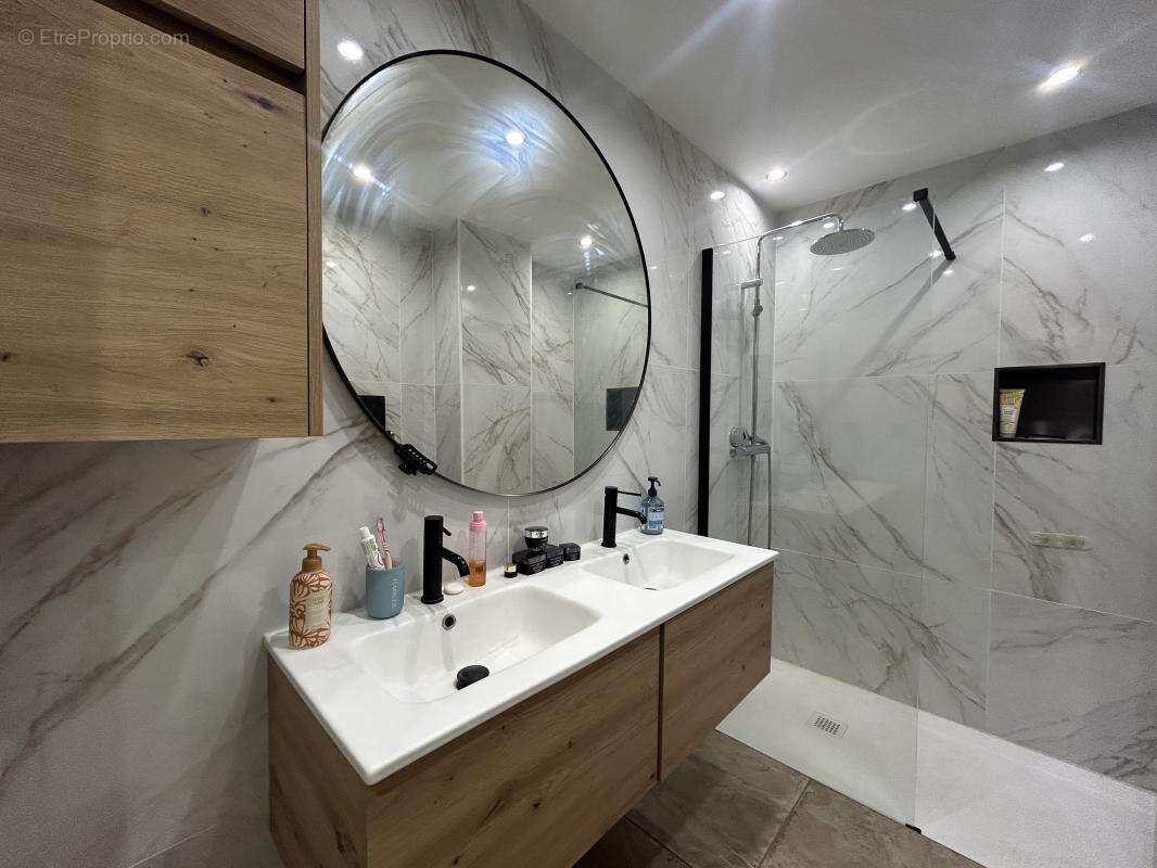 Appartement à MARSEILLE-3E