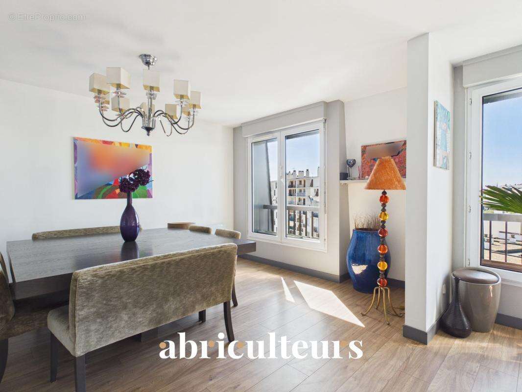 Appartement à CHARENTON-LE-PONT