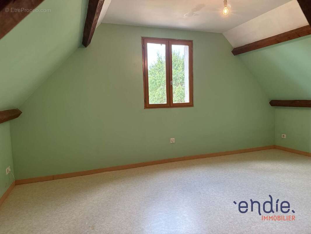 Maison 103 m² à Saint-Pourcain-Sur-Besbre  - photo 12