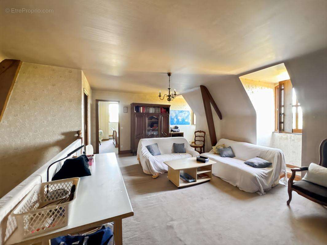 Maison à CHATEAU-L'EVEQUE