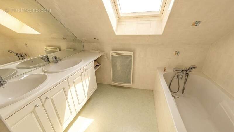 Maison à BOURGOIN-JALLIEU