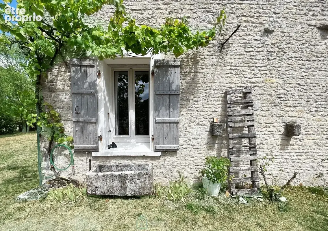 Longère Charentaise (8 pièces 242 m²) avec jardin et dépendances - photo 3