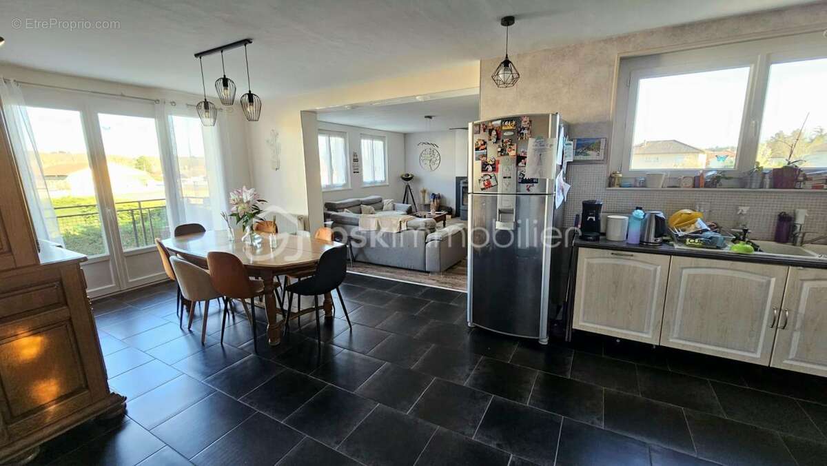 Maison à LE COTEAU