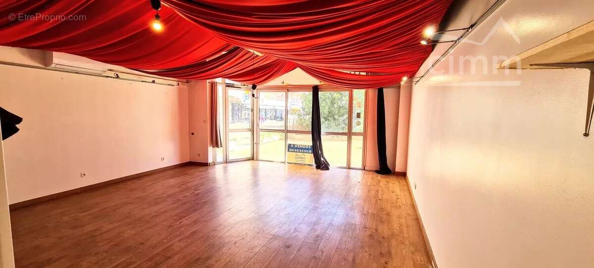 Commerce à SAINT-CYPRIEN