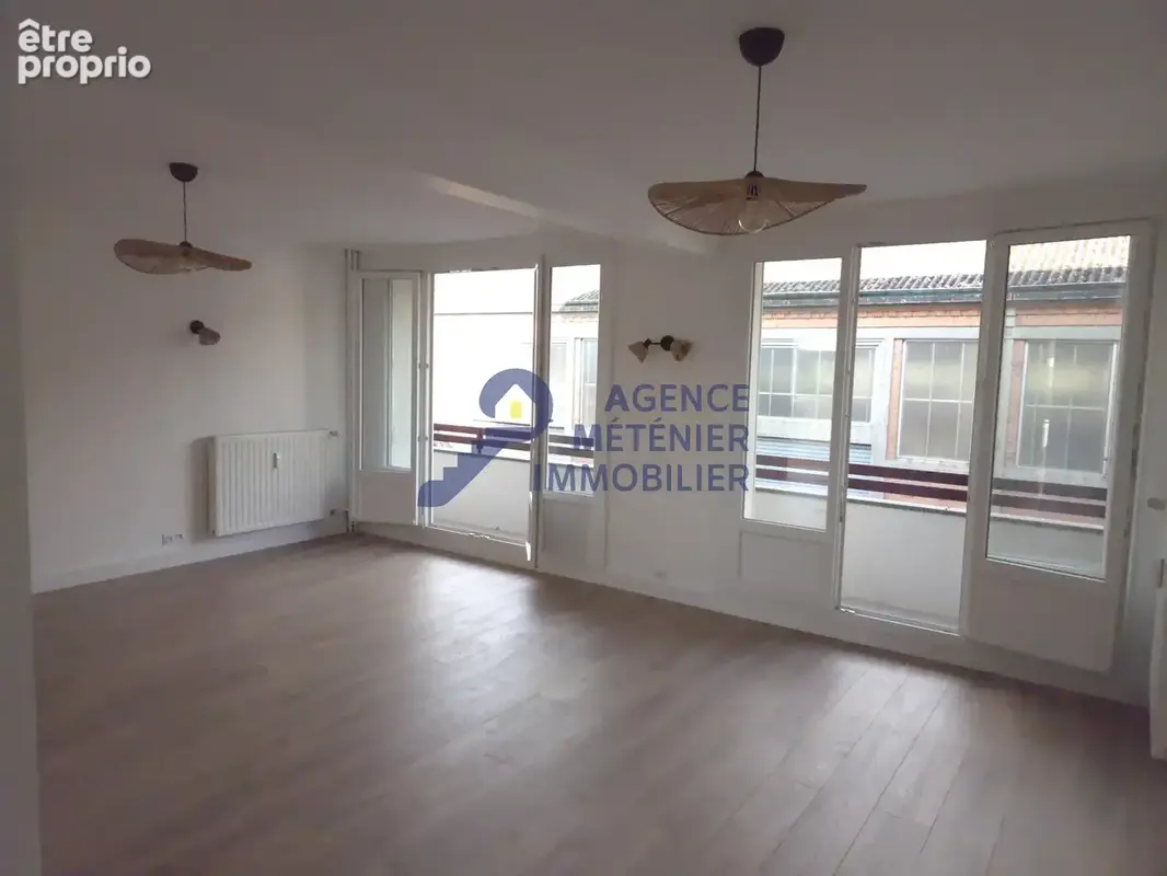 Appartement de 73 m2 au 1er étage avec cave et stationnement - entierement renove - photo 2