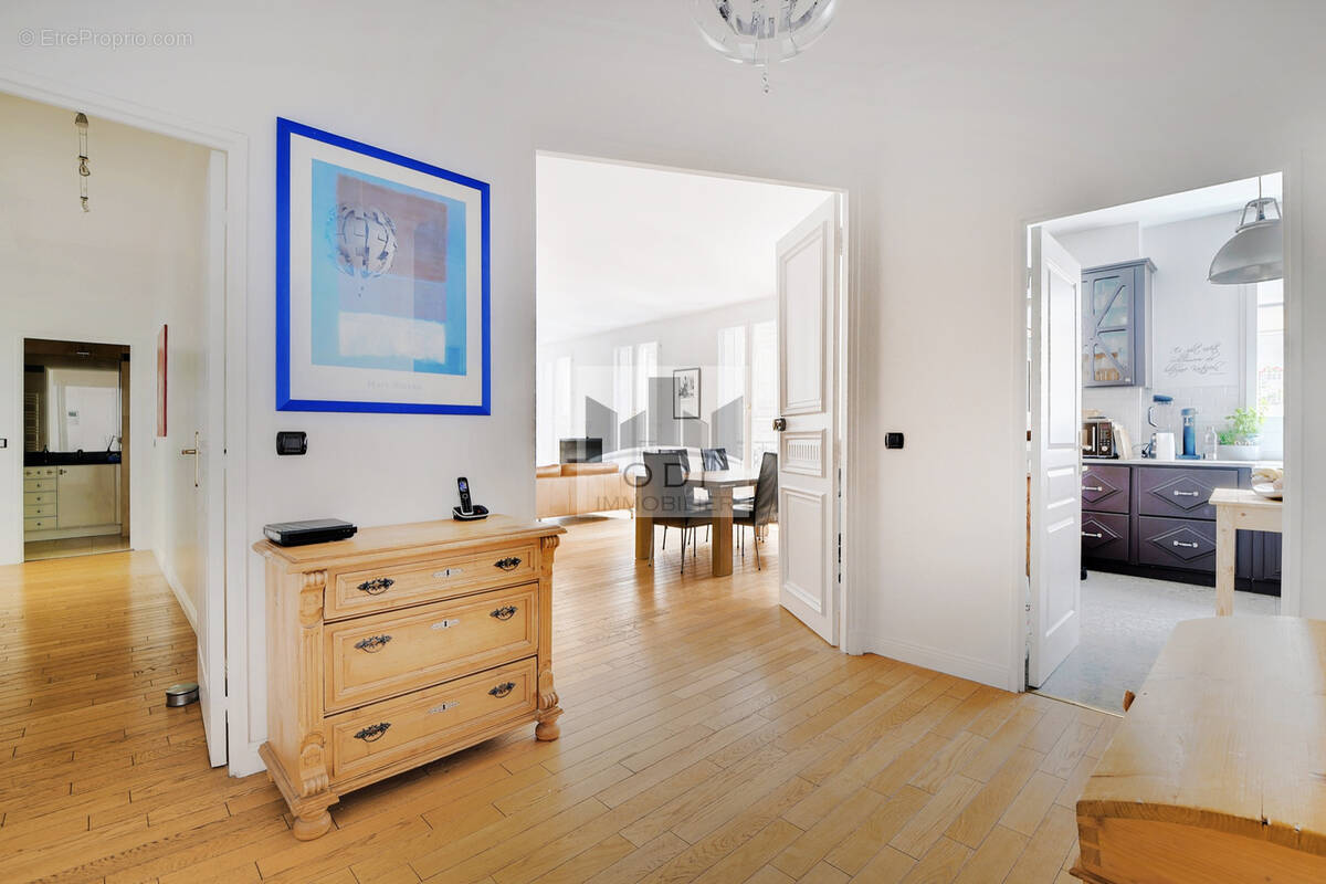 Appartement à PARIS-16E