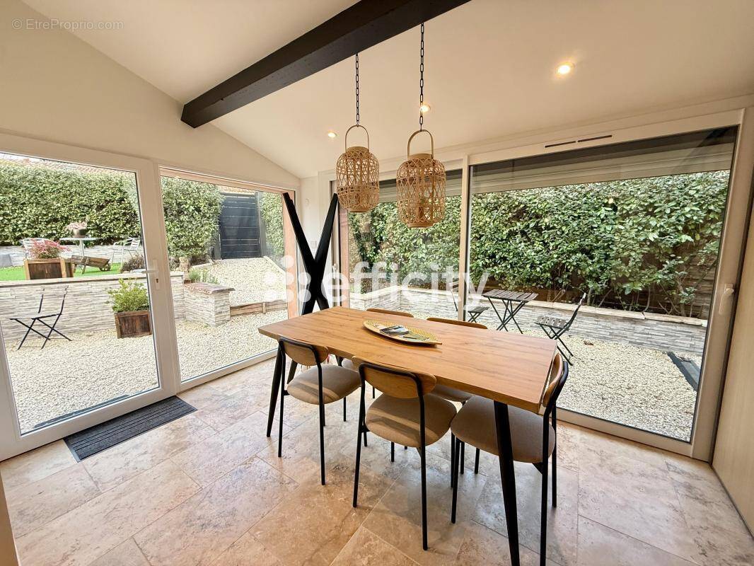 Maison à BAGNOLS-EN-FORET