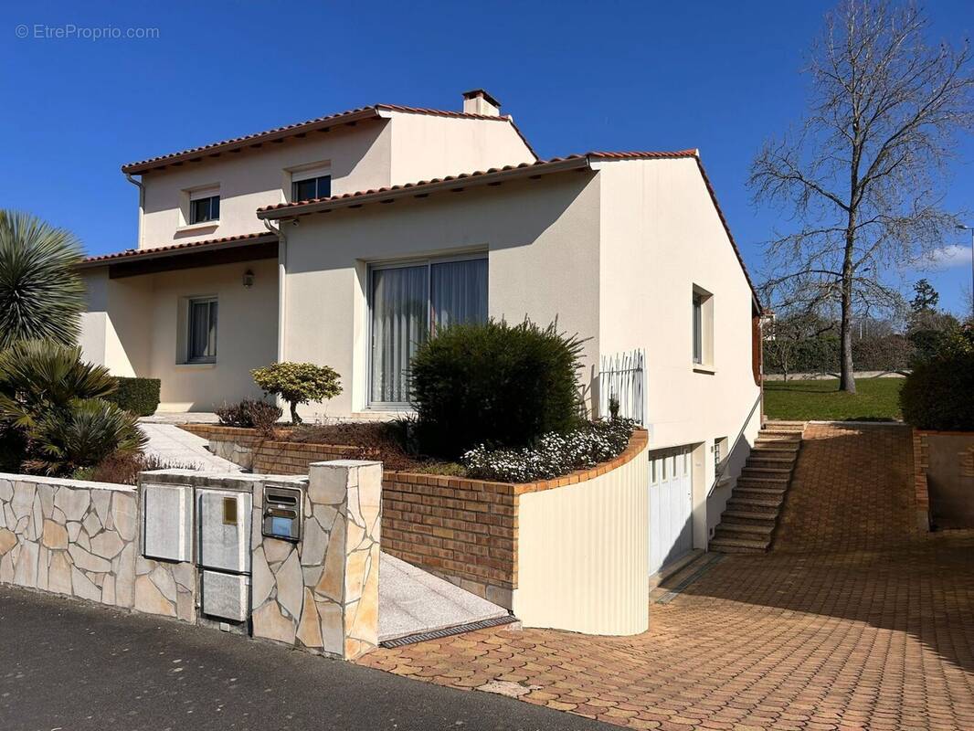 Façade avant - Maison à LA ROCHE-SUR-YON