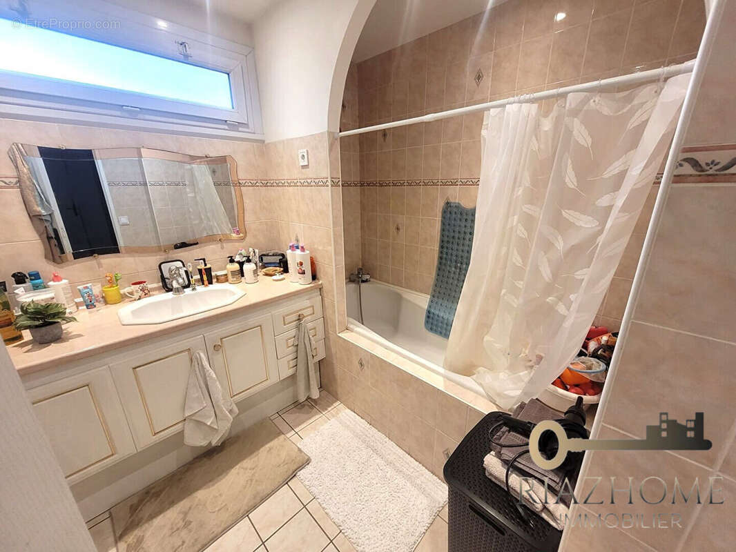 Appartement à LE BOURGET