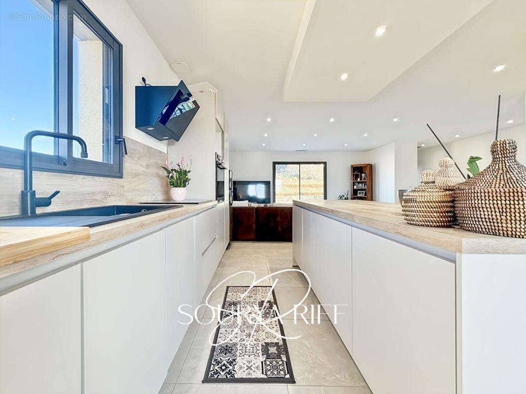 Villa contemporaine avec piscine et sous-sol exceptionnel - photo 7