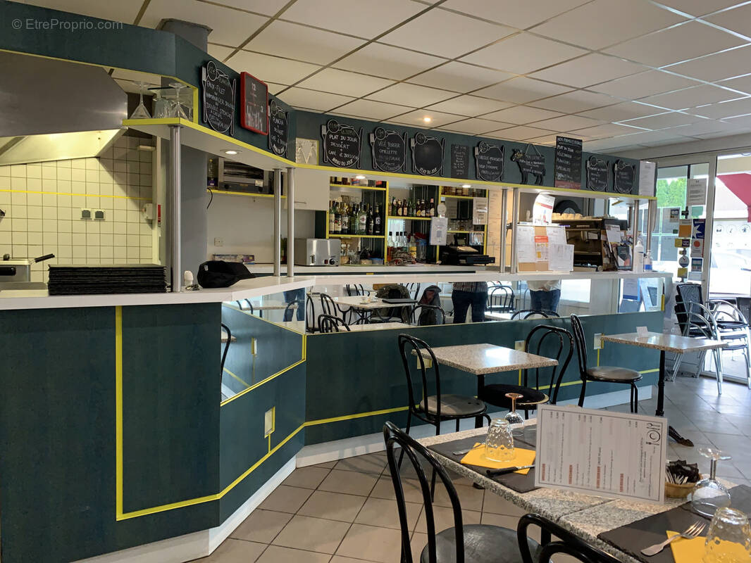 Commerce à TOULENNE