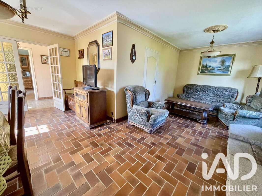 Maison 113 m² à Gouarec  - photo 4