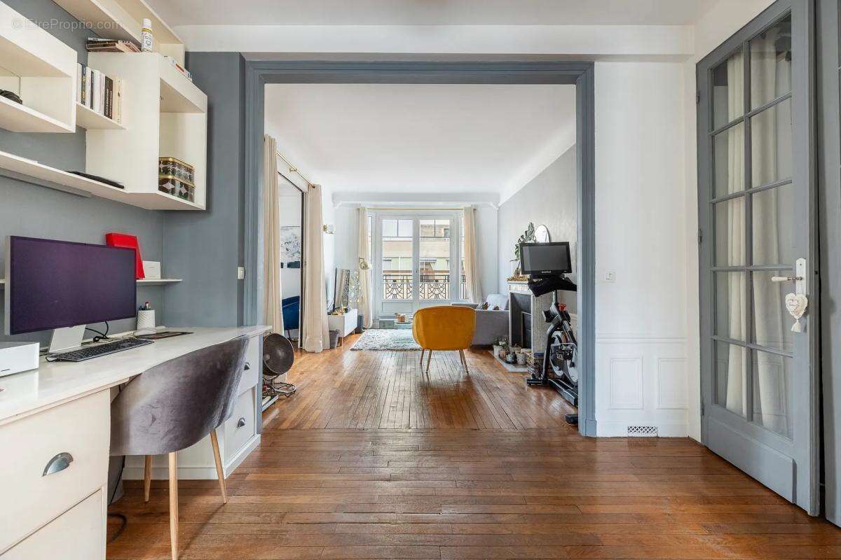Appartement à PARIS-16E