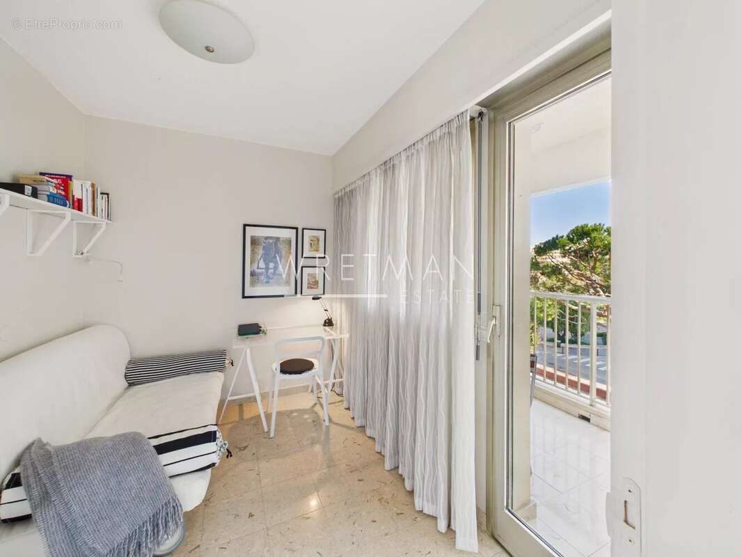 Appartement à SAINT-LAURENT-DU-VAR