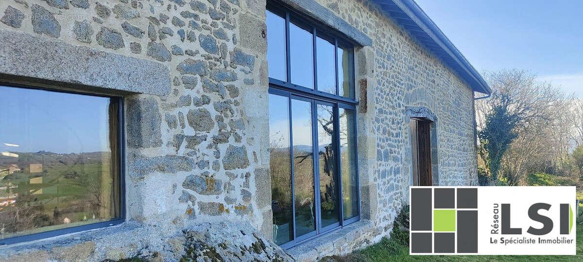 FACADE ARRIERE ET BAIE - Maison à SAINT-DIER-D'AUVERGNE