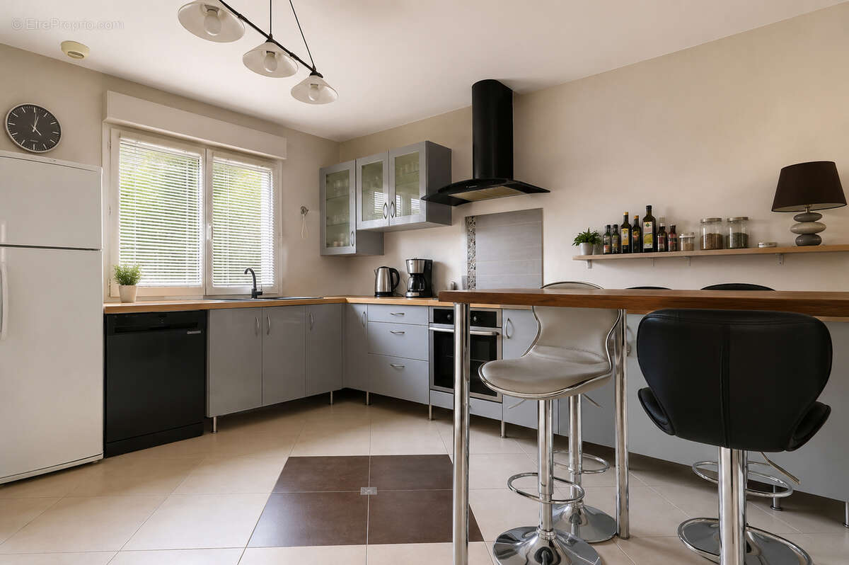 Maison familiale de 4 chambres avec dépendance, garage et fort potentiel d'évolution à Tremblay-en-France - photo 2