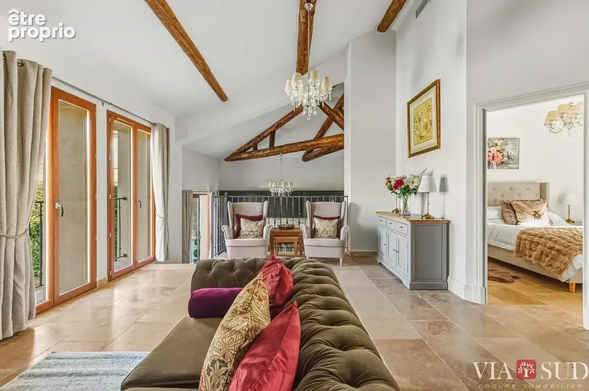 Ensemble immobilier avec 2 logements, piscine et garages  176 m² - photo 10
