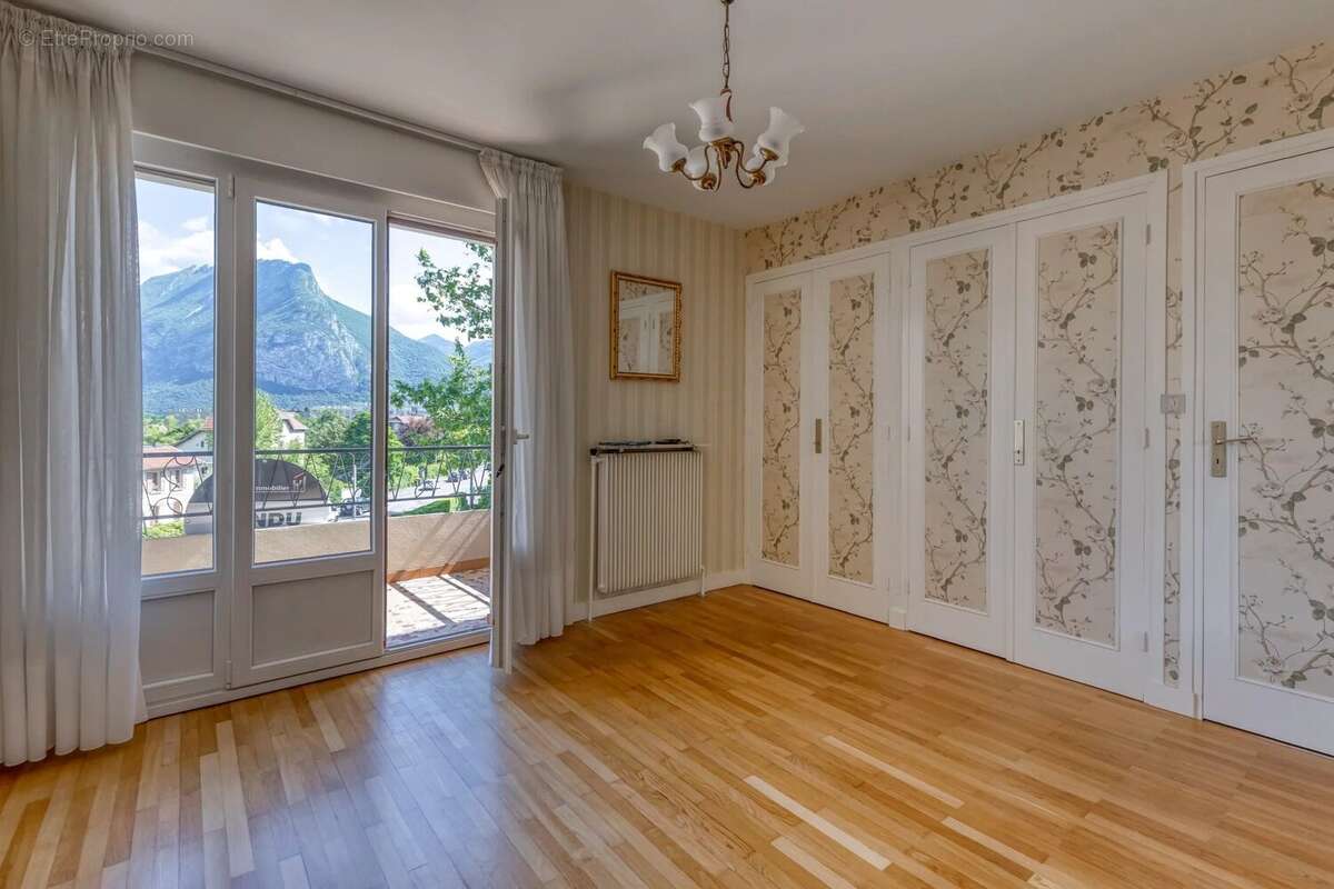 Appartement à FONTAINE