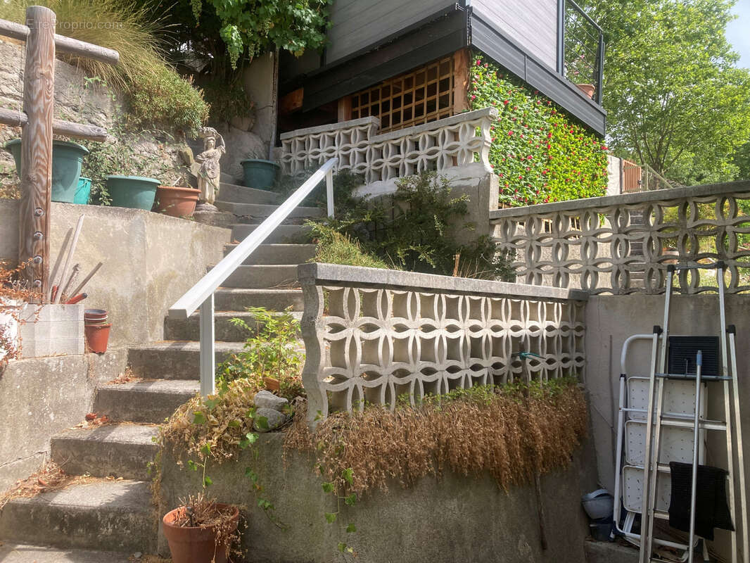 Axat, maison 3 chambres, grand séjour, terrasse, véranda, garage. - photo 23