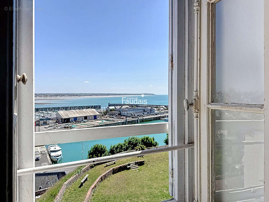 Maison 277 m² à Granville  - photo 4