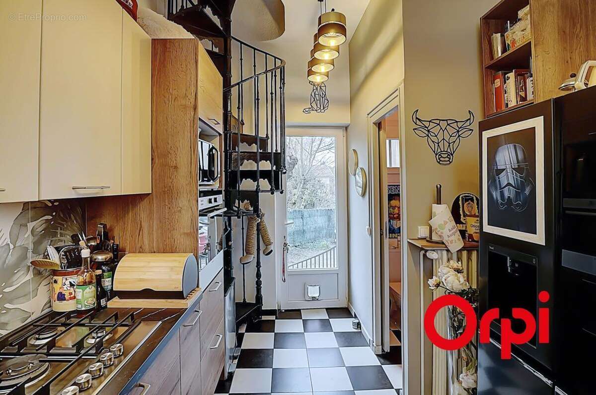 Appartement à NEUVILLE-SUR-SAONE