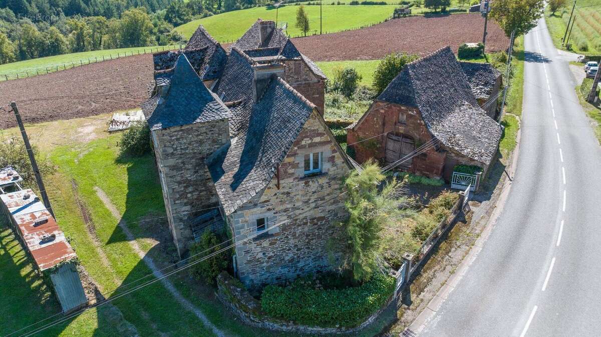 Maison à Rénover de 166 m² + Grange + 100 m² de combles aménageables - photo 15