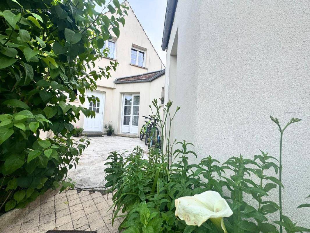 Maison à COURMELLES
