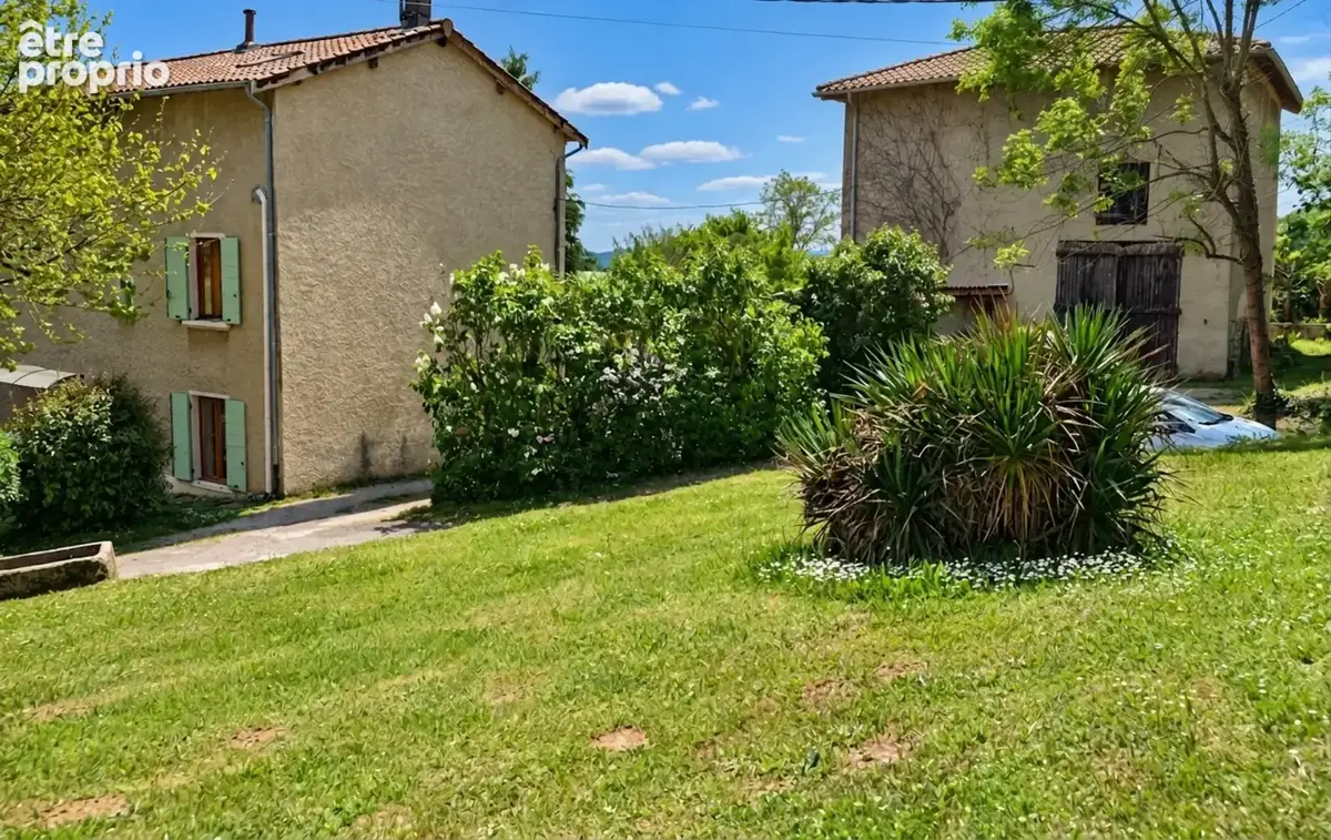 CHAPONOST – OUEST LYONNAIS Ancien corps de ferme – 210 m² habitables – 6/7 chambres – Dépendance – Terrain clos et arboré de 3 2 - photo 2