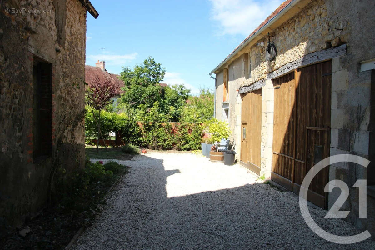 Maison à CHATEAUNEUF-VAL-DE-BARGIS