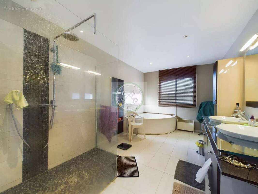 Maison à ROQUEBRUNE-SUR-ARGENS